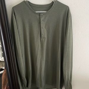 Lululemon long sleeve Henley in green